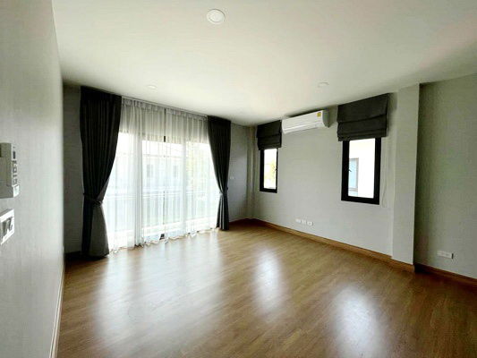 picture FOR RENT CENTRO RATCHAPHRUEK - SUANPHAK 2 / 4 bedrooms 5 bathrooms / 70 Sqw. 275 Sqm. **75,000** CLOSE TO CENTRAL PLAZA PINKLAO - 5/10