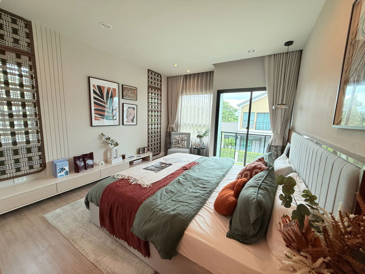 picture Solna (Single House) — fully furnished and ready to move-in. Situated in a private area at the front of the development. - 12/25