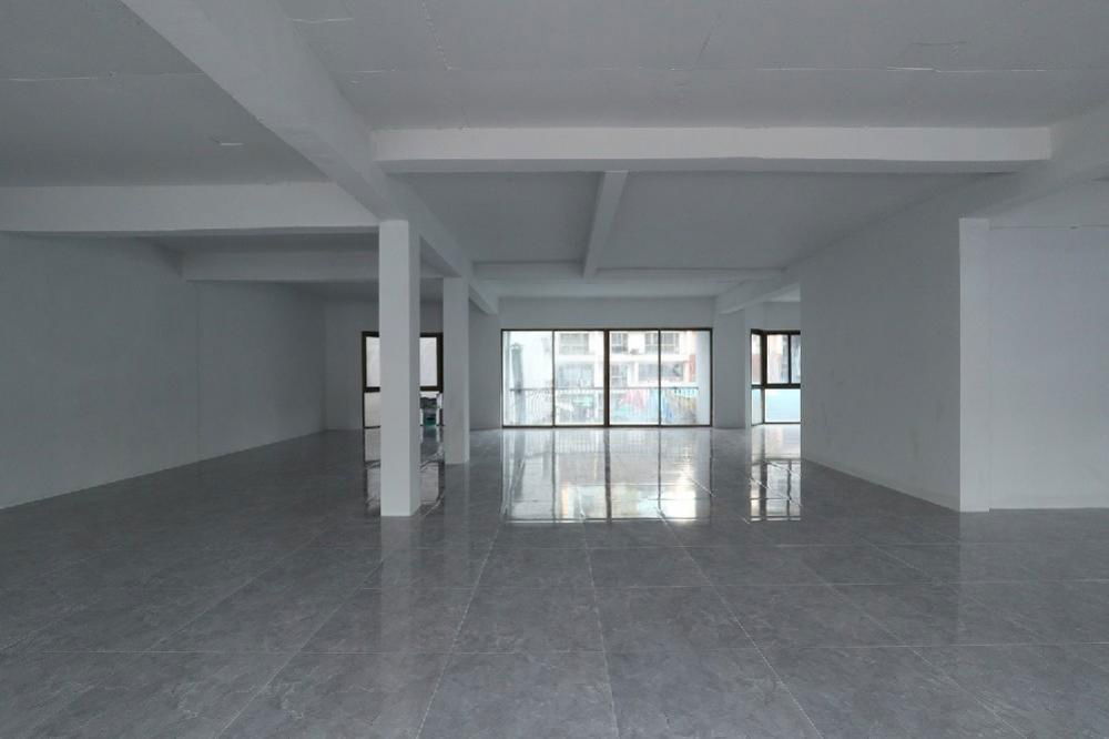 picture Rent space on Witthayu Road behind Rolex Watch Center - 9/19
