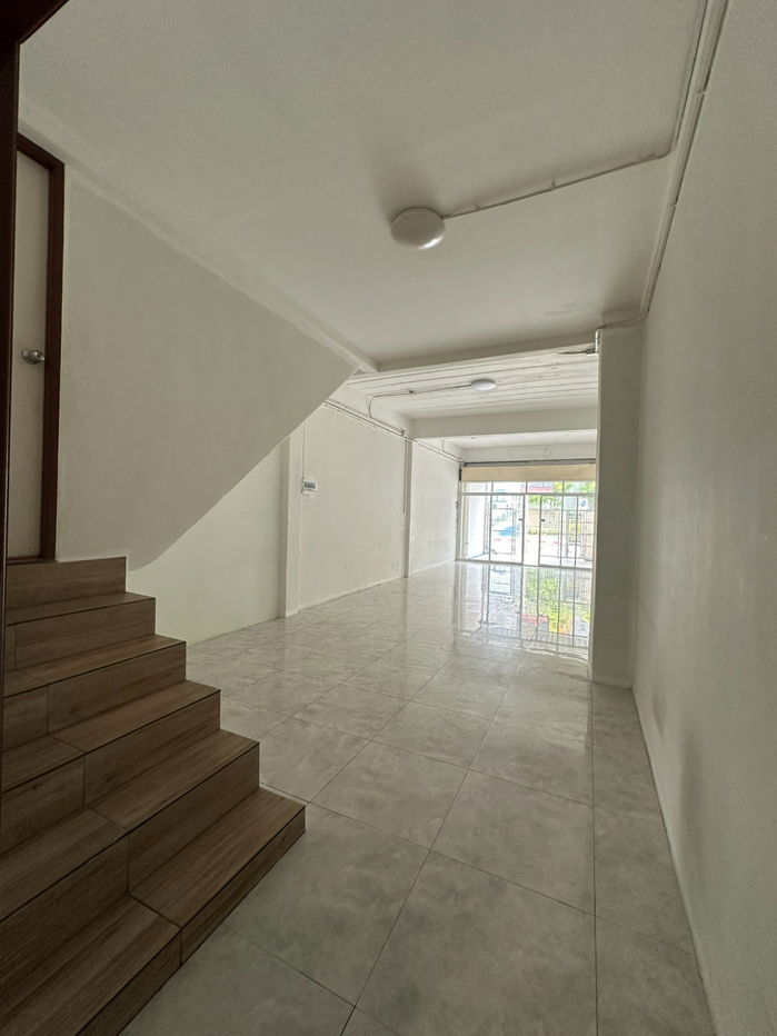picture Building for rent 3 floors near Latplakhao R. - 4/18