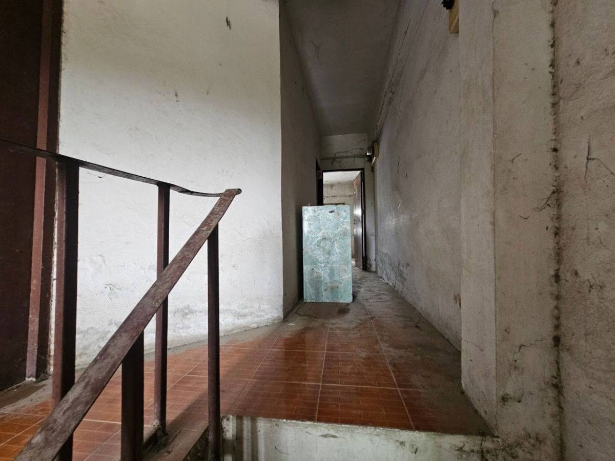 picture 3-Storey Commercial Building for Sale — Soi Romklao 21 | Below Market Valuation! - 6/6