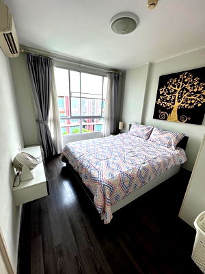 Condos for sale 700 Year Sports Arena Chiang Mai : D'Vieng Santitgam condo for Sale : pool view 2.35million bath Tel. 082-389-9314 (Boo)