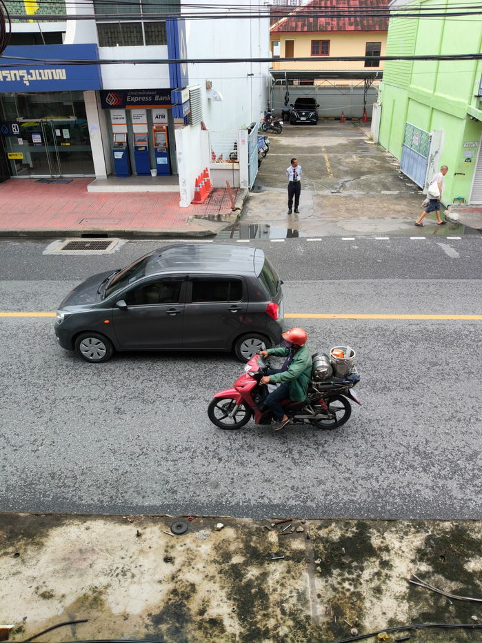 picture There is a vacant house for rent (on the main road near Talat Phlu) - 12/13