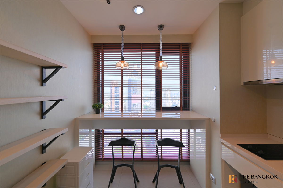 picture 🧩 High-Floor Unit with City View & Special Price  !!! 🧩 Rhythm Sukhumvit 42, Prime Ekkamai Location  near BTS Ekkamai  - 8/10
