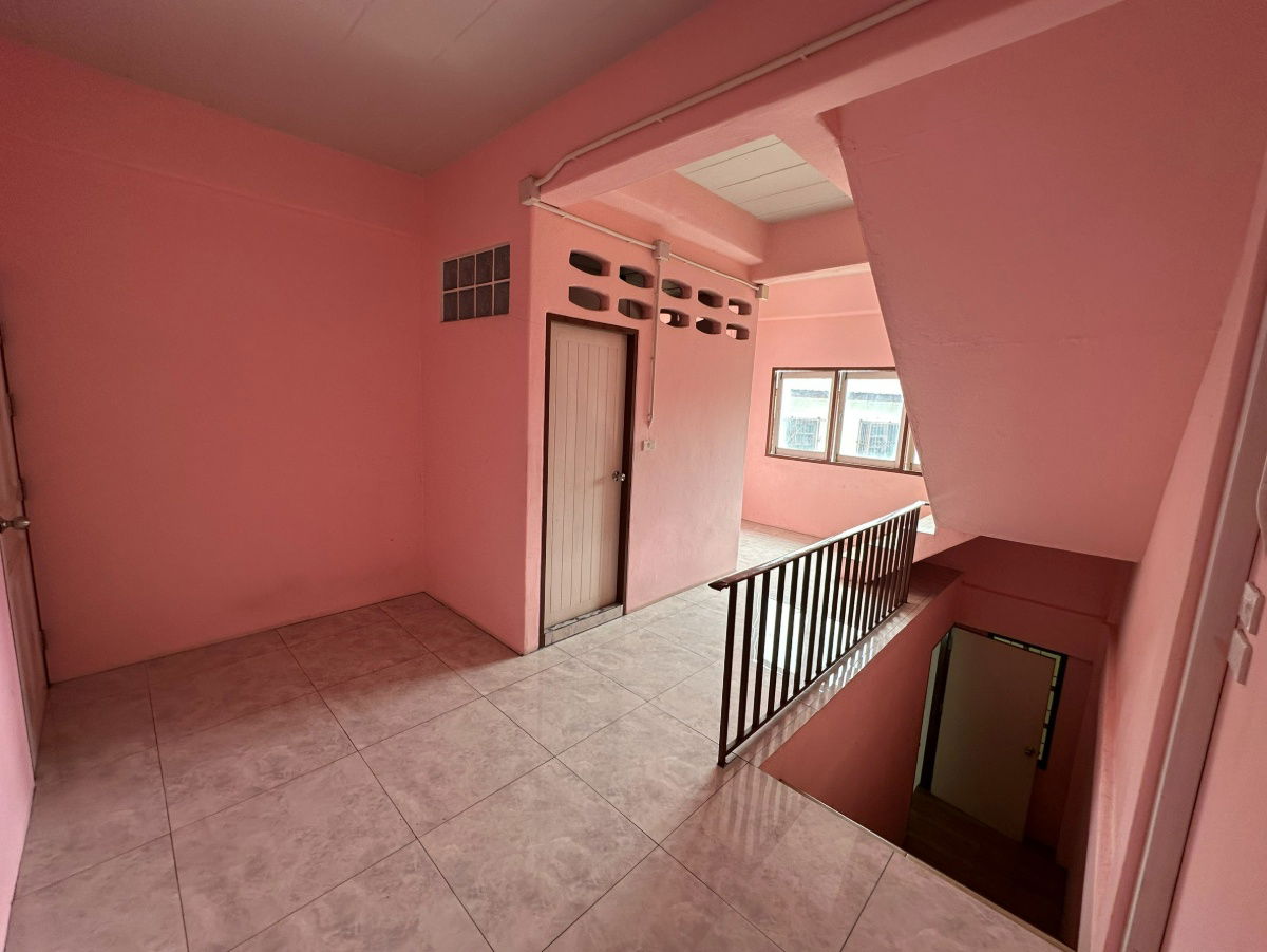 picture Building for rent 3 floors near Latplakhao R. - 8/18