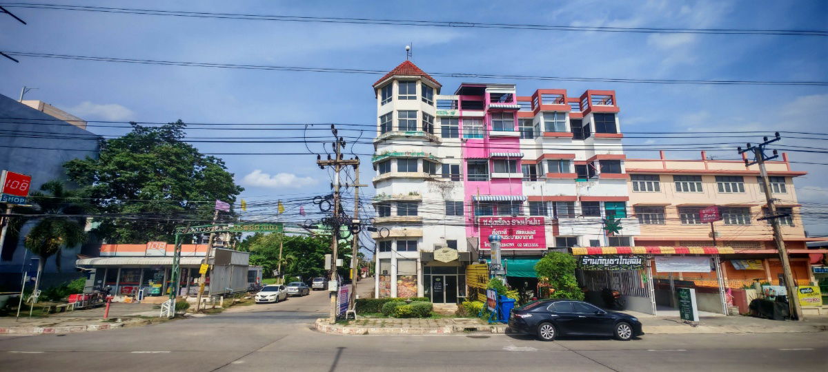 รูป ขายด่วน! อาคารพาณิชย์ 4.5ชั้น ติดถนนใหญ่8เลน “กลางเมืองปทุม” ทำเลเงินล้าน - รูปที่ 1/18