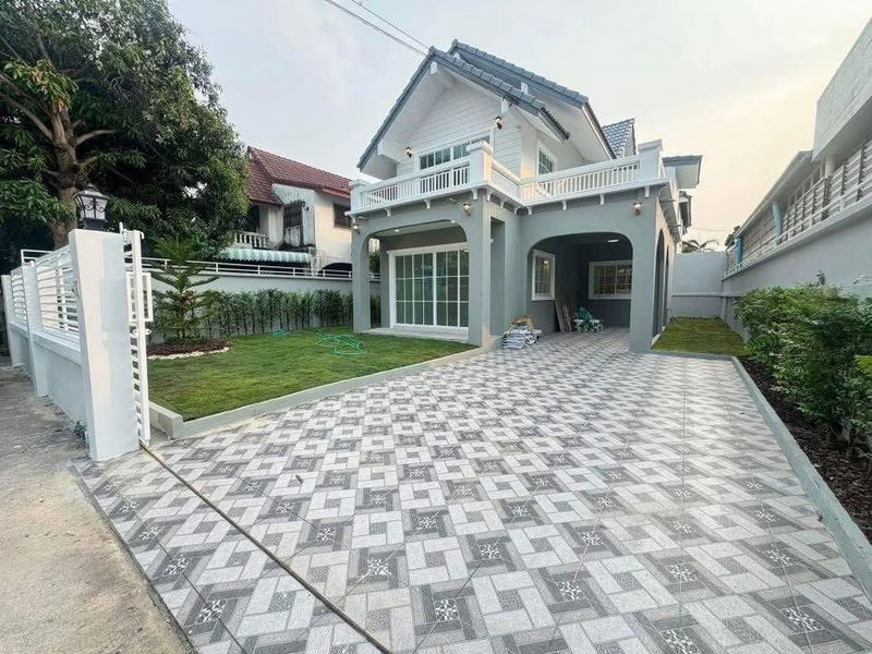 picture For sale: 2-storey detached house, newly renovated, North Pattaya area,great  location, move in Ready - 1/16
