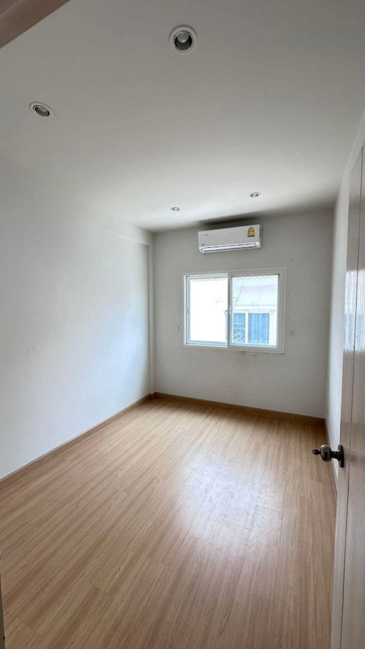 picture Modern Style Townhouse in Soi Tungklom Tarnman Pattaya - 6/11