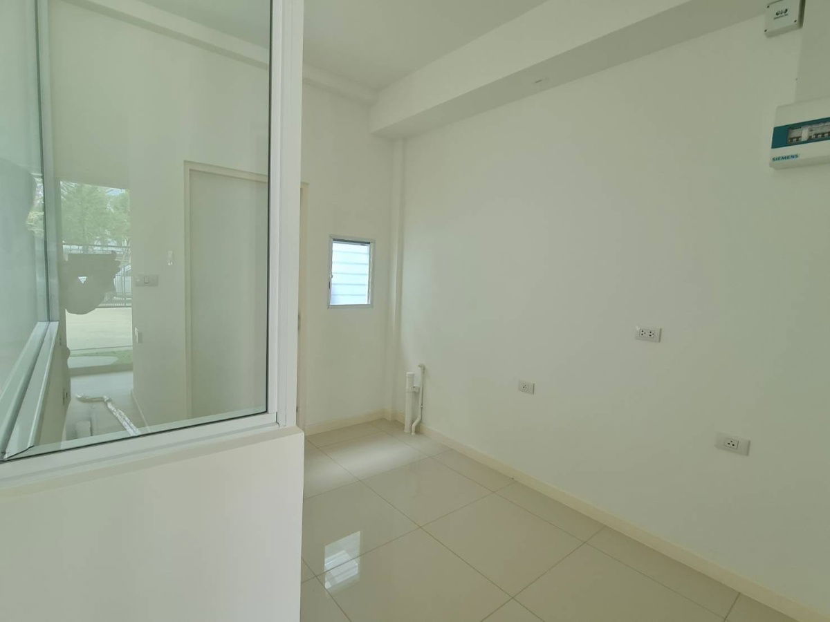picture 🏡 BN028 | Brand New Townhome for Sale – Never Occupied 🏡  📍 Indy 2 Bangna–Ramkhamhaeng Village - 6/13
