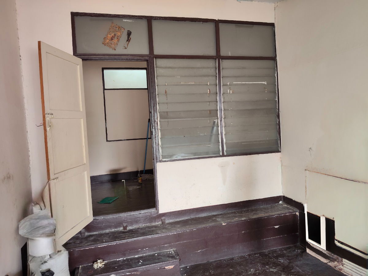 picture There is a vacant house for rent (on the main road near Talat Phlu) - 3/13