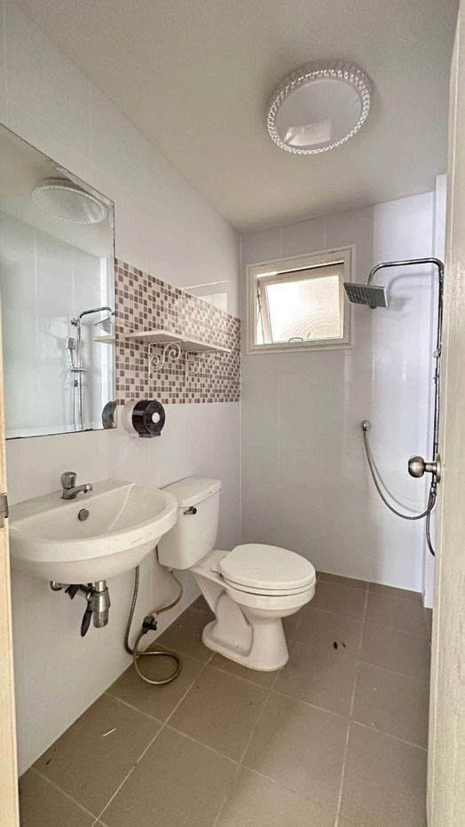 picture Modern Style Townhouse in Soi Tungklom Tarnman Pattaya - 9/11