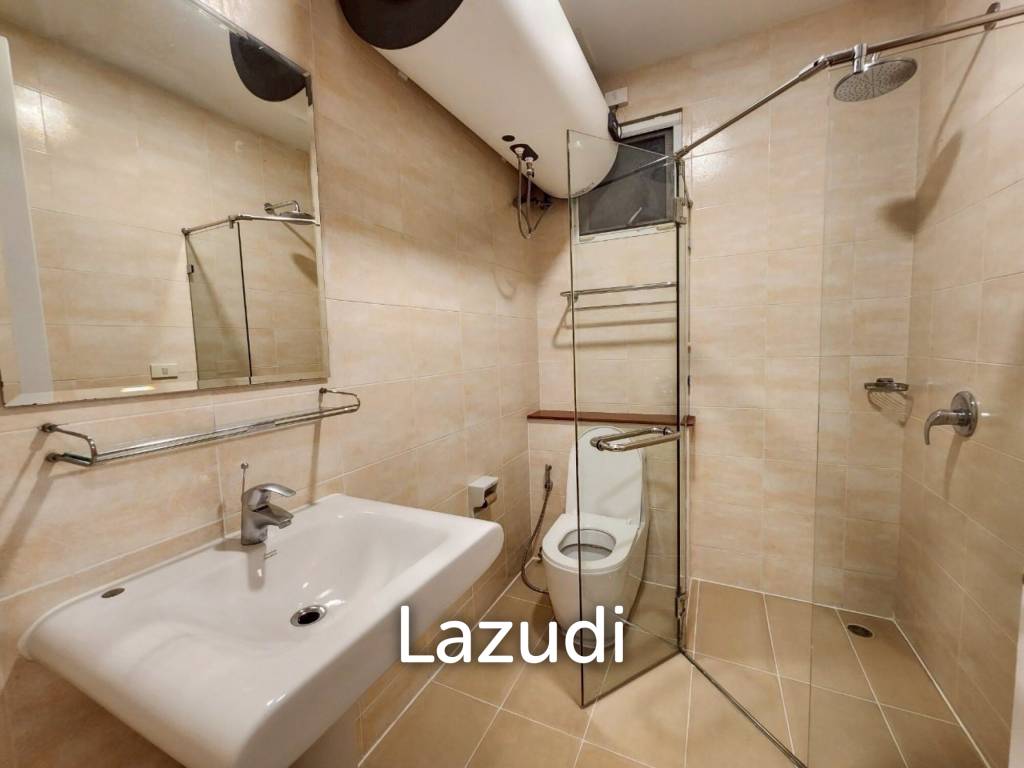 picture 5 Bed 6 Bath 320 SQ.M House in Huai khwang - 28/32