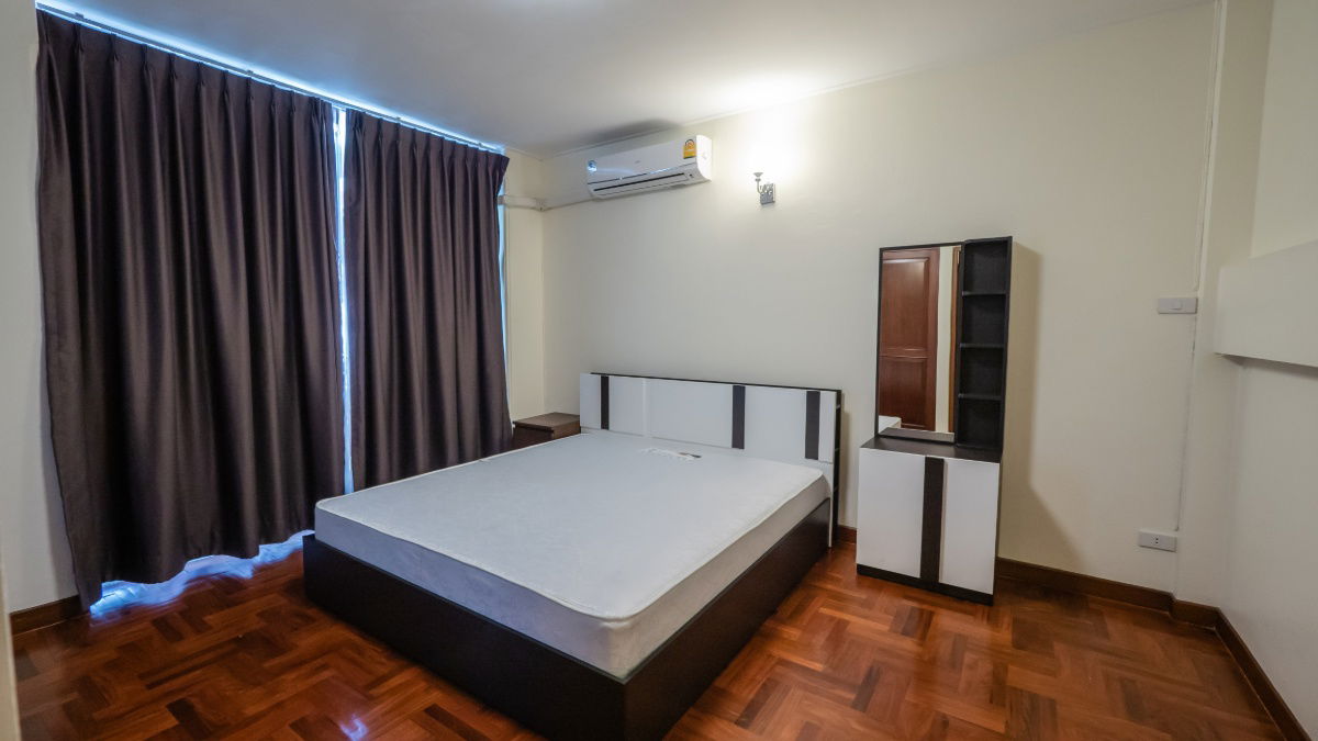 picture Ekkamai Villas 4 storey townhouse near BTS Ekkamai - 9/24