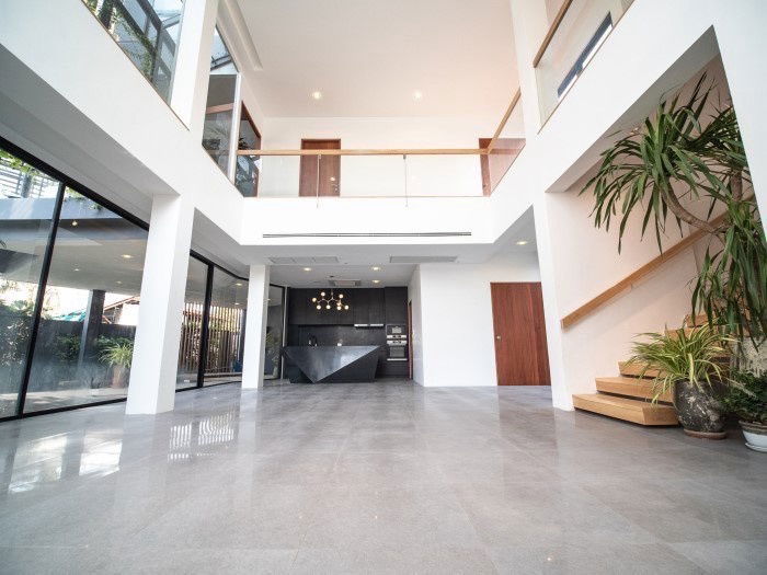 รูป P0117 ขายบ้านหรู 3 ชั้น พร้อมสระว่ายน้ำ ใจกลางสุขุมวิท 71 | พื้นที่ใช้สอย 900 ตร.ม. - รูปที่ 4/15