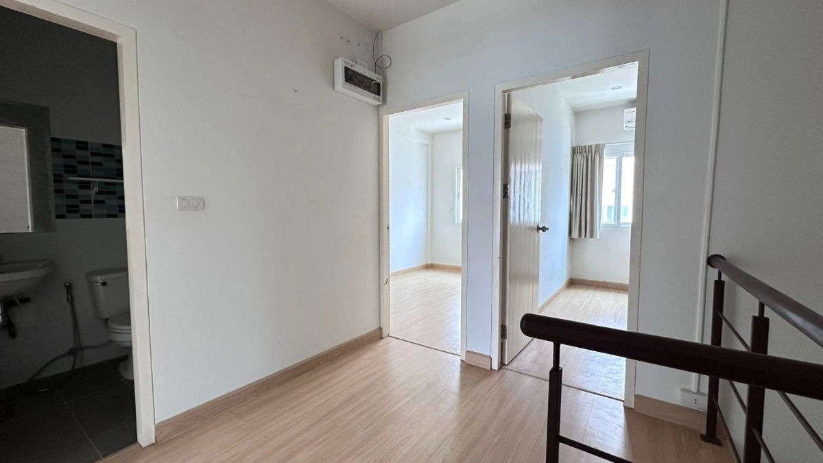 picture Modern Style Townhouse in Soi Tungklom Tarnman Pattaya - 5/11