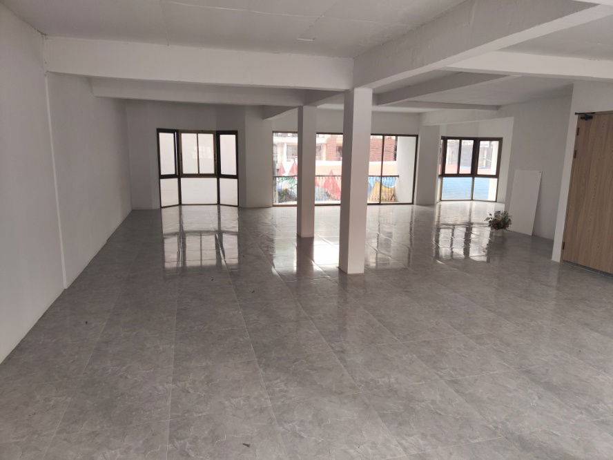 picture Rent space on Witthayu Road behind Rolex Watch Center - 4/19