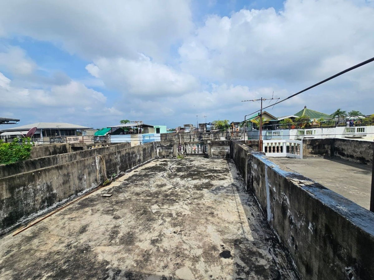 picture 3-Storey Commercial Building for Sale — Soi Romklao 21 | Below Market Valuation! - 2/6