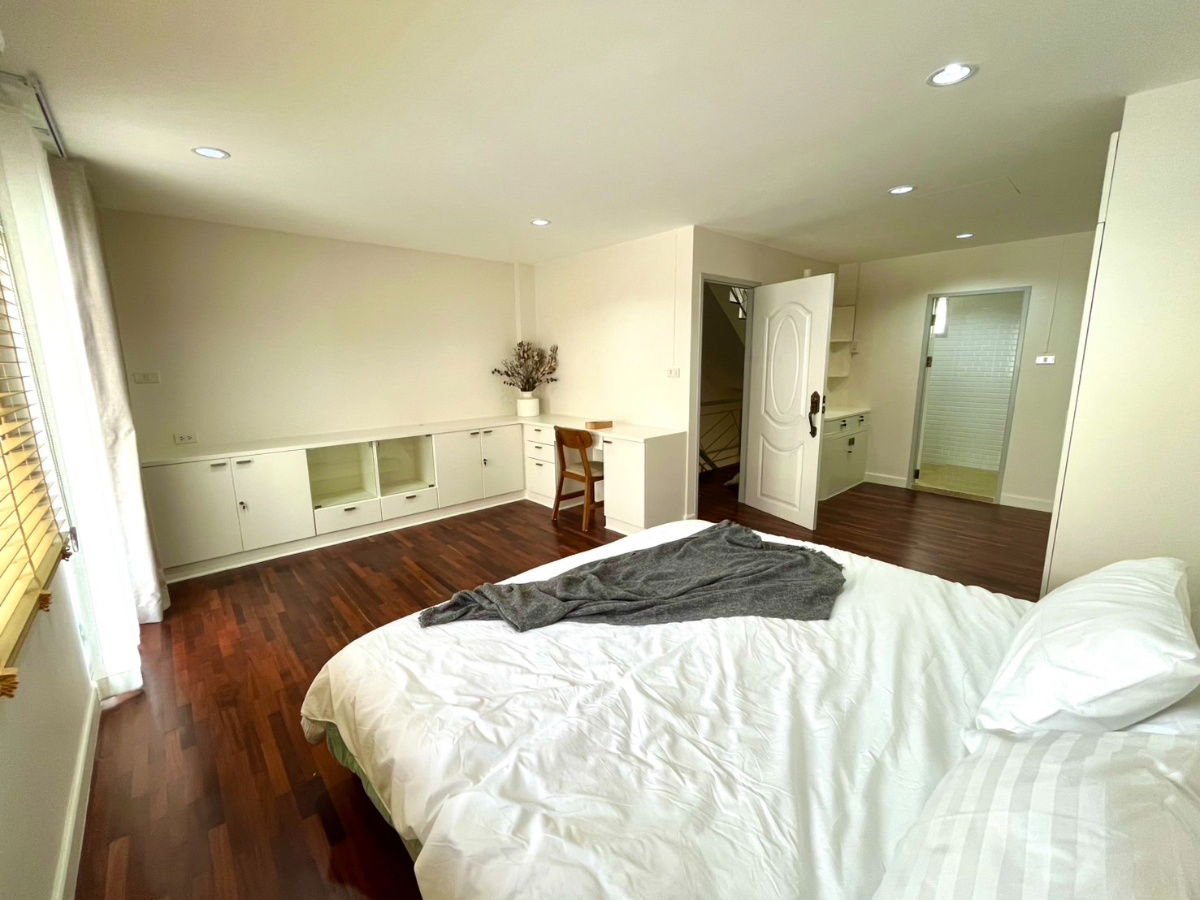 รูป 🏡 ทาวน์โฮมหรูให้เช่า พัฒนาการ 38 4 ชั้น 💰 เดือนละ 39,999 บาท 🐶🐱 เลี้ยงสัตว์ได้ รหัสทรัพย์: RS978 - รูปที่ 3/10