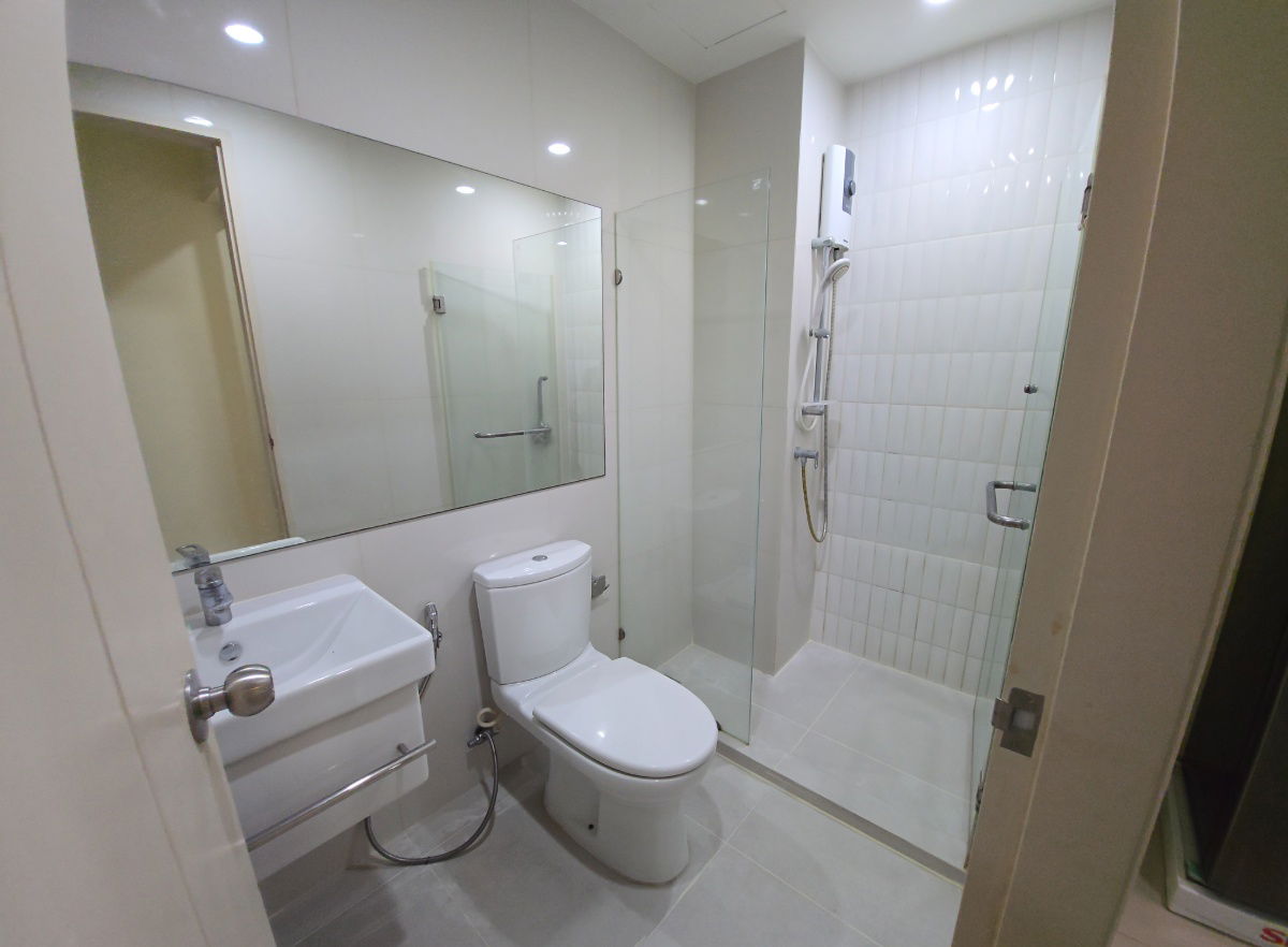 รูป ให้เช่าไลฟ์ อโศก ( Life Asoke) 1 ห้องนอน 30 ตรม ชั้น 8 เฟอร์นิเจอร์ครบชุด / ใกล้กับ MRT เพชรบุรี (150 เมตร) เพียง 1 สถานีถึงอโศก / ค่าเช่า 17,000 บาท - รูปที่ 8/21