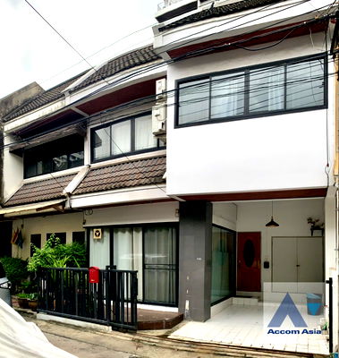 Townhouses for rent Benjasiri Park : 🔼🔽 AccomA 📩  3 BR Townhouse in Khlong Ton Nuea (AA18875)