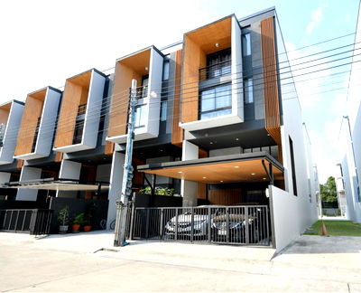 เช่าทาวน์โฮม สถาบันเทคโนโลยีไทย-ญี่ปุ่น : บ้านพร้อมเข้าอยู่  TownHome หมู่บ้านโครงการชิเซน พัฒนาการ32 