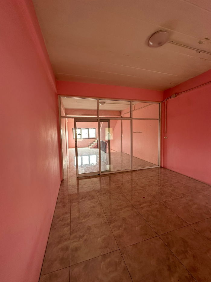 picture Building for rent 3 floors near Latplakhao R. - 13/18
