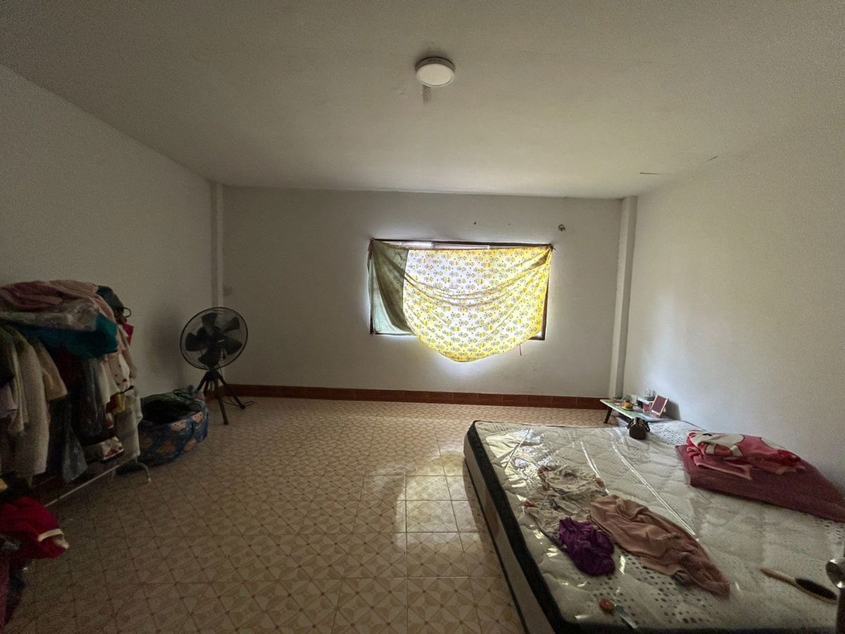 picture Prime Location, Passive Income from Day One! 2-Storey Townhome for Sale with Tenant – Soi Ditsaphon 1, near Lotus Chonburi,  - 5/8