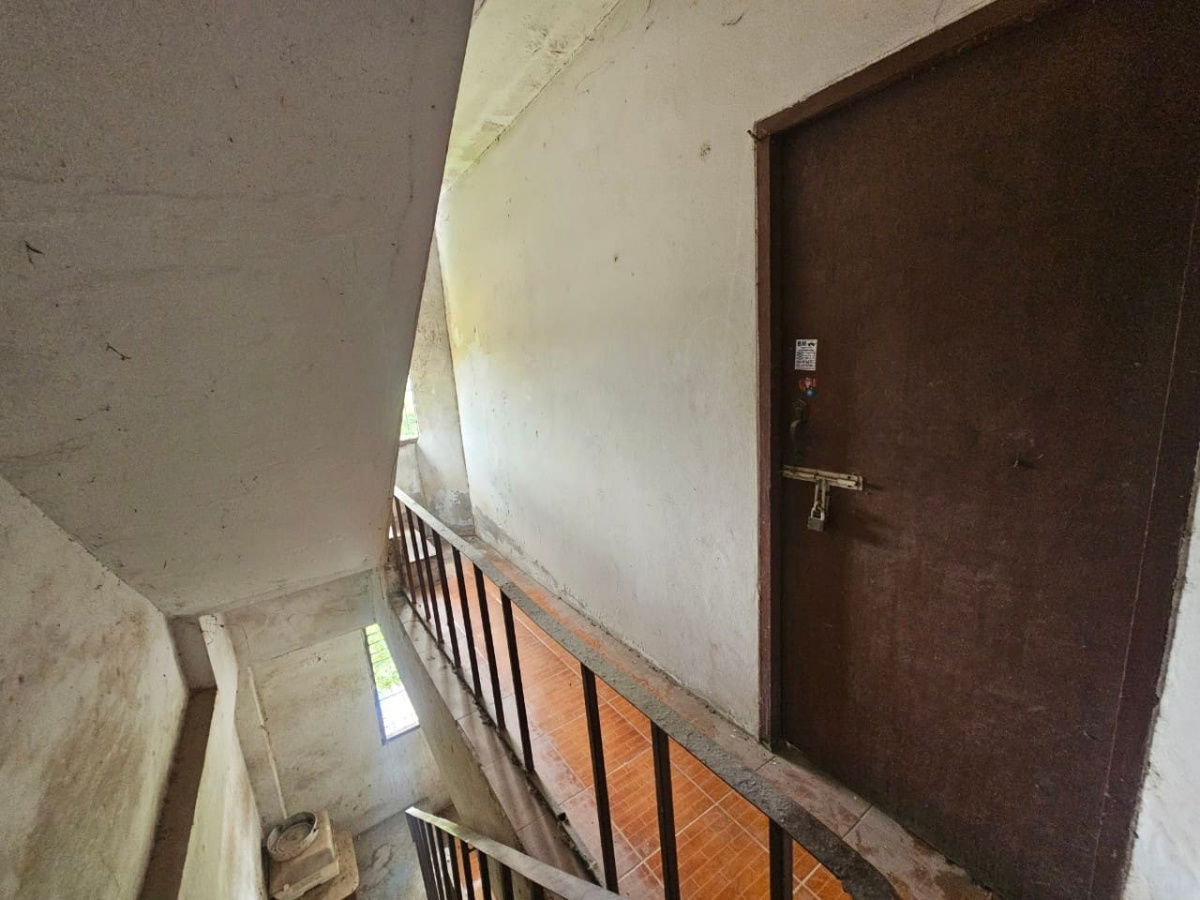 picture 3-Storey Commercial Building for Sale — Soi Romklao 21 | Below Market Valuation! - 5/6