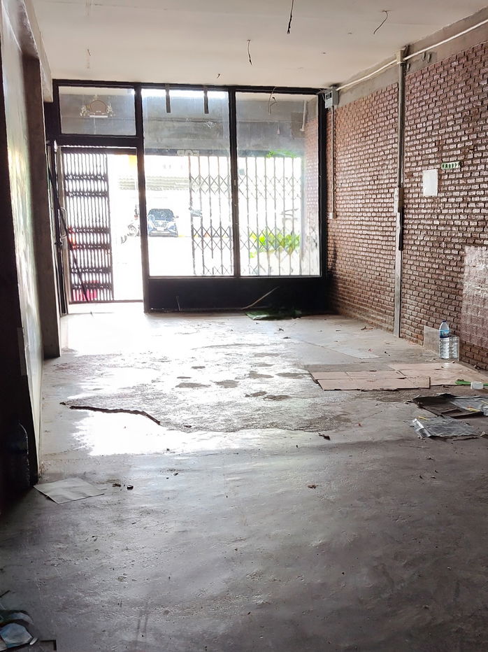 picture There is a vacant house for rent (on the main road near Talat Phlu) - 1/13