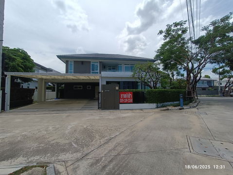 4beds 5baths + maid near Mega Bangna 