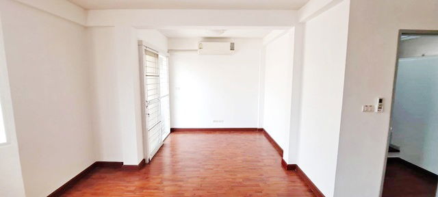 picture MRT SriDan 1.2 km. Suvarnabhumi Institute of Technology Sarasas Witaed Suvarnabhumi 200m. For rent - 4/8
