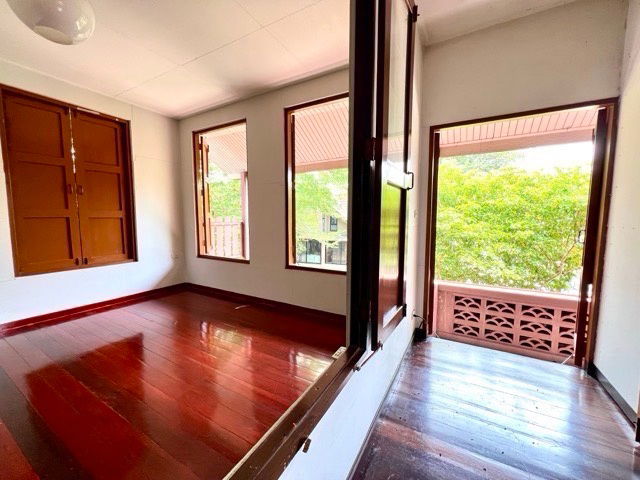 picture Lakefront Home in the Heart of the City! Resort-style living in Sammakorn Ramkhamhaeng  - 5/7