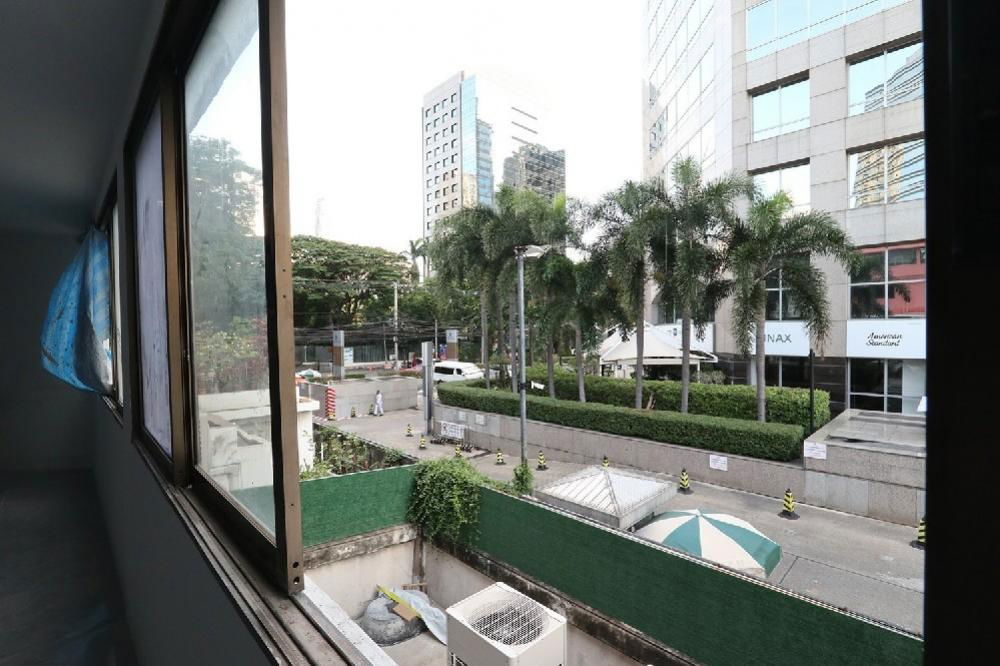 picture Rent space on Witthayu Road behind Rolex Watch Center - 12/19