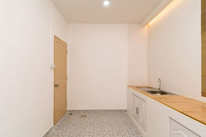 picture Townhouse for sale, Siwapha Village, 4 bedrooms 2 bathrooms Size 23 square wah, Fully furnished - 10/17