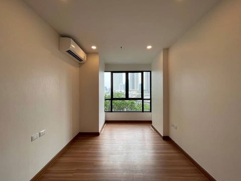 HOT DEAL!  Anyone looking for an empty room, don't miss it!  47 Sq.m. 1 bed unblocked view 