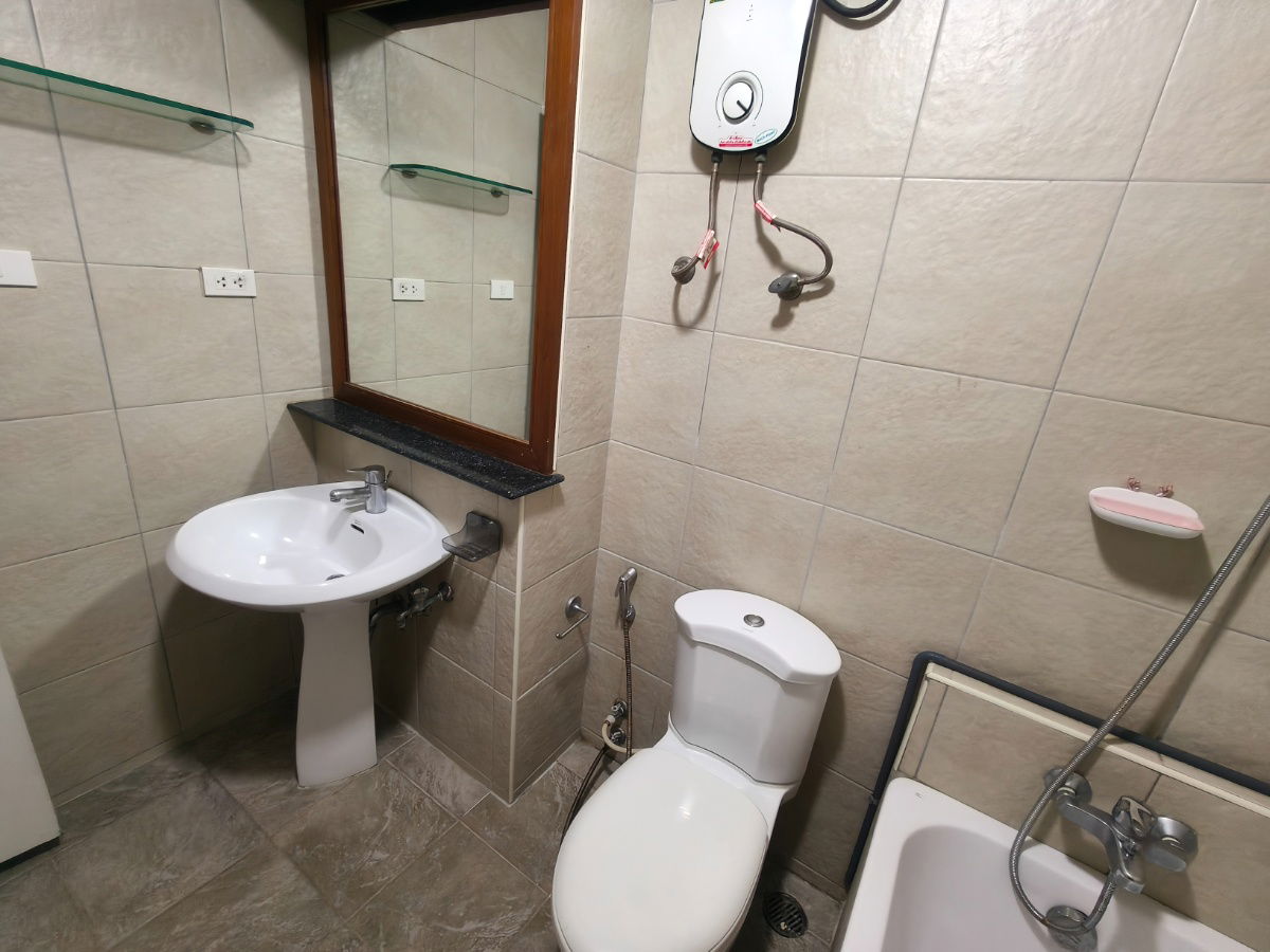 picture RARE FIND! 💎 Huge 127 sqm 3-Bedroom Condo for Rent at The Waterford Diamond, Phrom Phong - Unbeatable Price! - 10/36