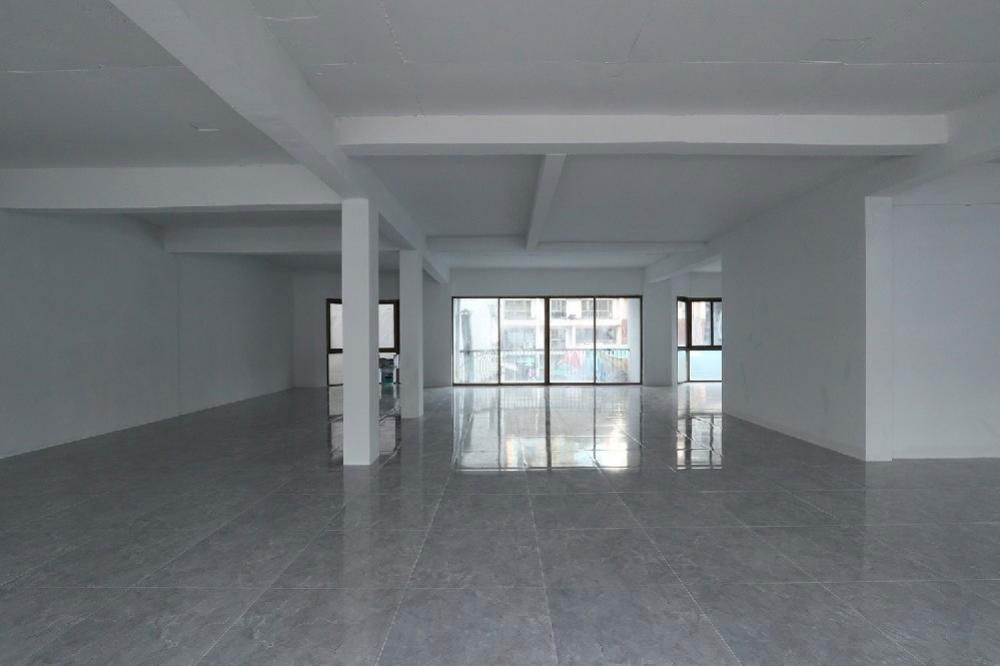 picture Rent space on Witthayu Road behind Rolex Watch Center - 2/19