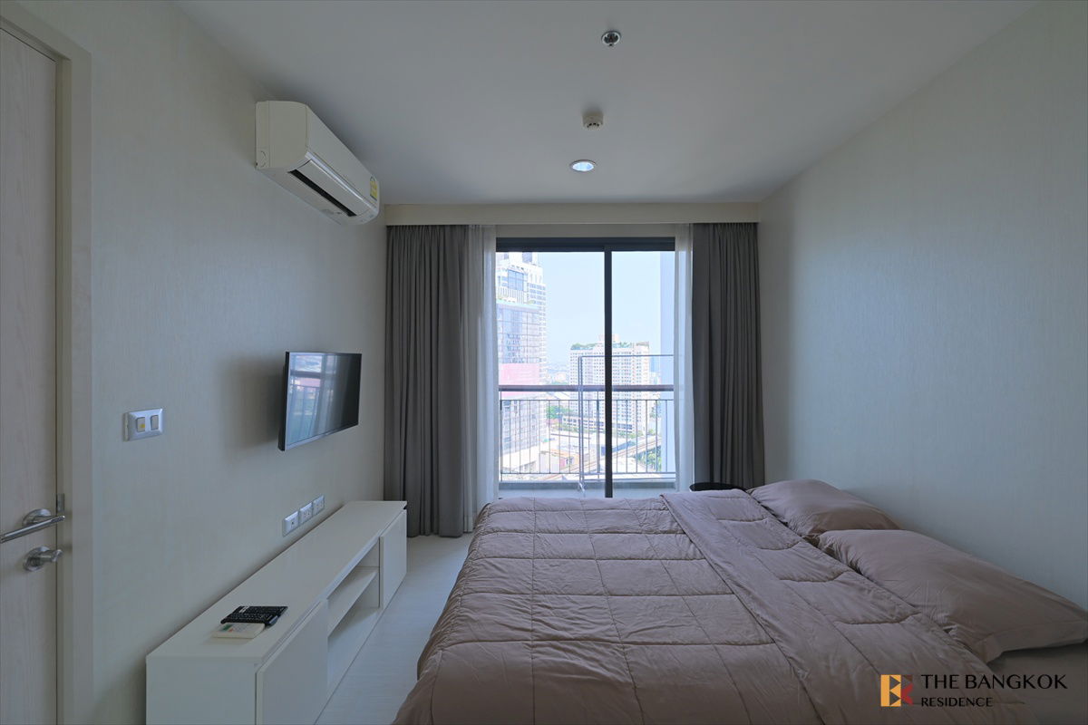 picture 🧩 High-Floor Unit with City View & Special Price  !!! 🧩 Rhythm Sukhumvit 42, Prime Ekkamai Location  near BTS Ekkamai  - 3/10