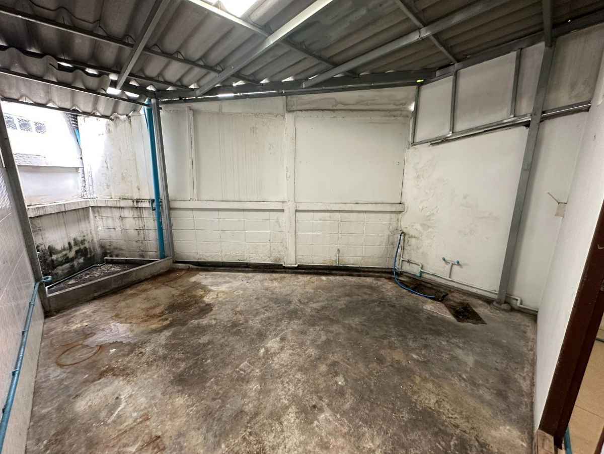 picture Building for rent 3 floors near Latplakhao R. - 7/18