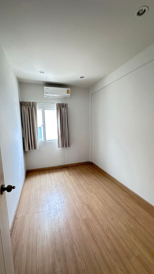 picture Modern Style Townhouse in Soi Tungklom Tarnman Pattaya - 7/11