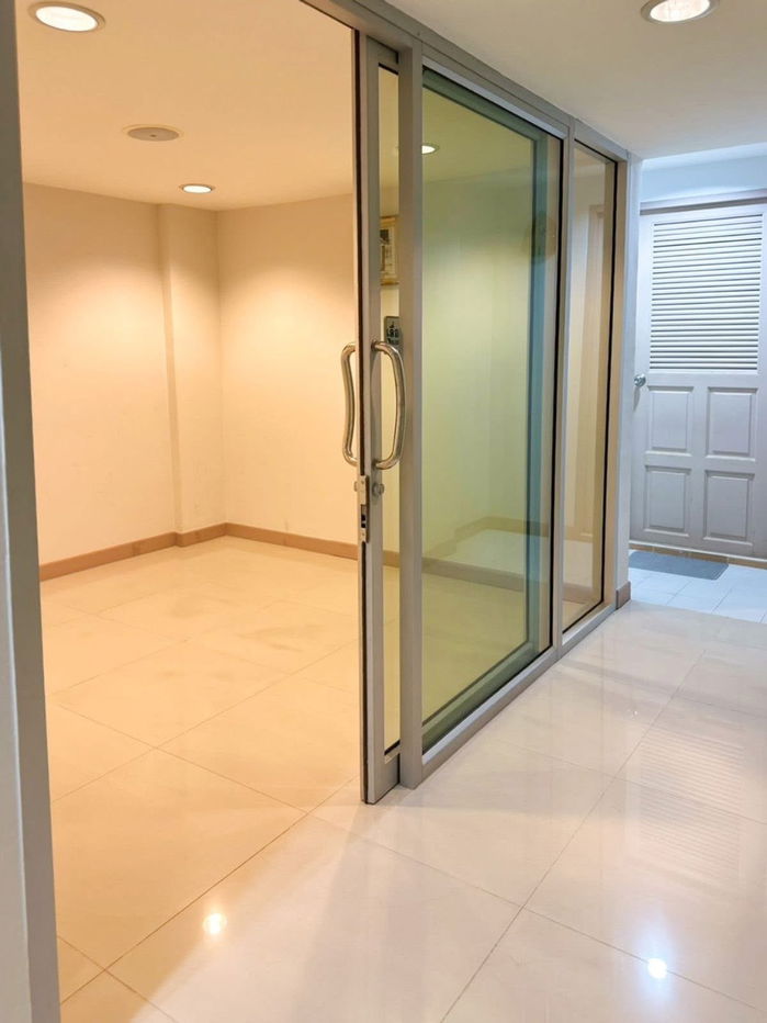 picture #R5274 Office for rent  in Rama 4 - 10/12