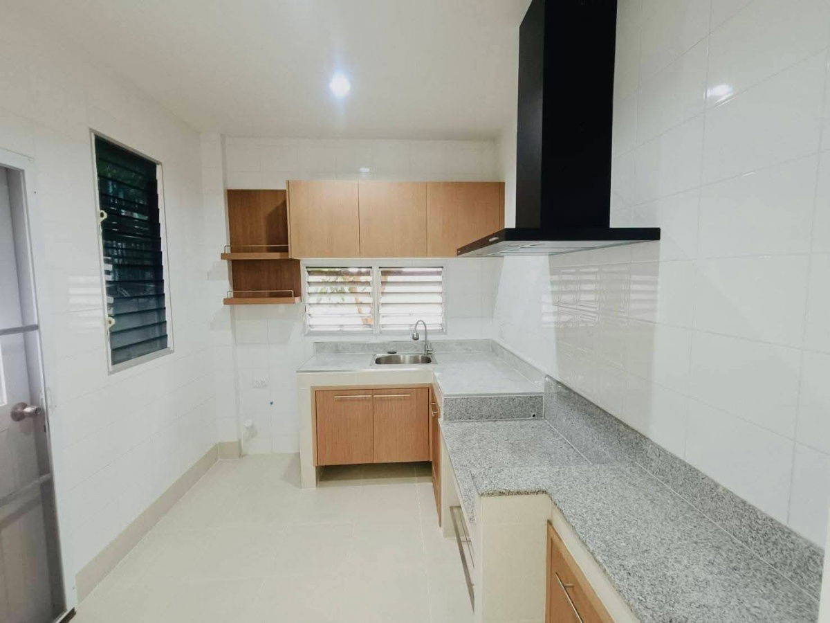 รูป ขายบ้านเดี่ยว 2 ชั้น โครงการสีวลี-ราชพฤกษ์ เชียงใหม่ หน้าบ้านกว้าง ทางเข้าไม่ติดใคร เดินทางสะดวก T.094-6511456 - รูปที่ 5/7