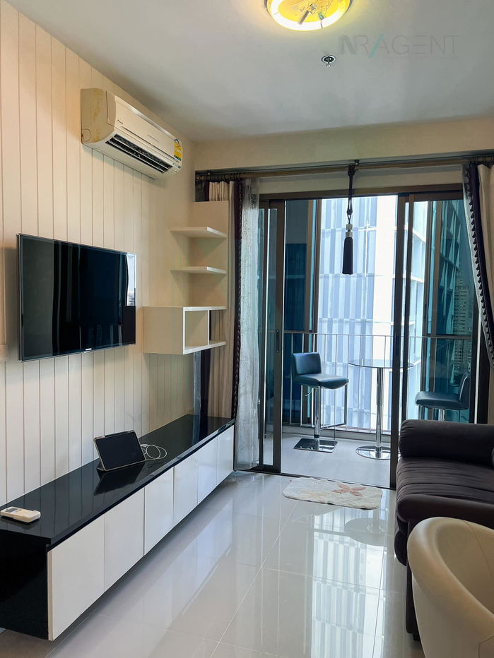 picture For Rent Condo IDEO SATHORN - TAKSIN Building 1, Floor 20,1 bed room, Room size 35.00 sqm - 2/8