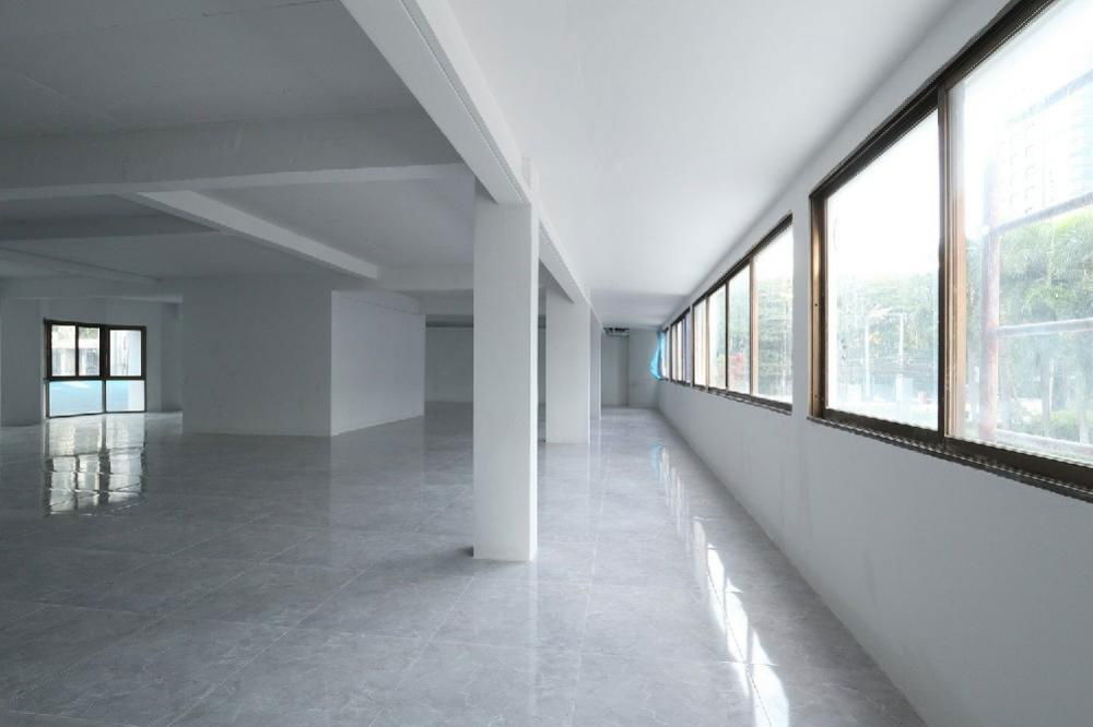 picture Rent space on Witthayu Road behind Rolex Watch Center - 7/19