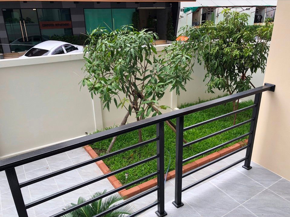 picture Three-story, 3-bedroom detached house for sale in Soi Sukhumvit 64/1, near near BTS Punnawithi Station - 15/17