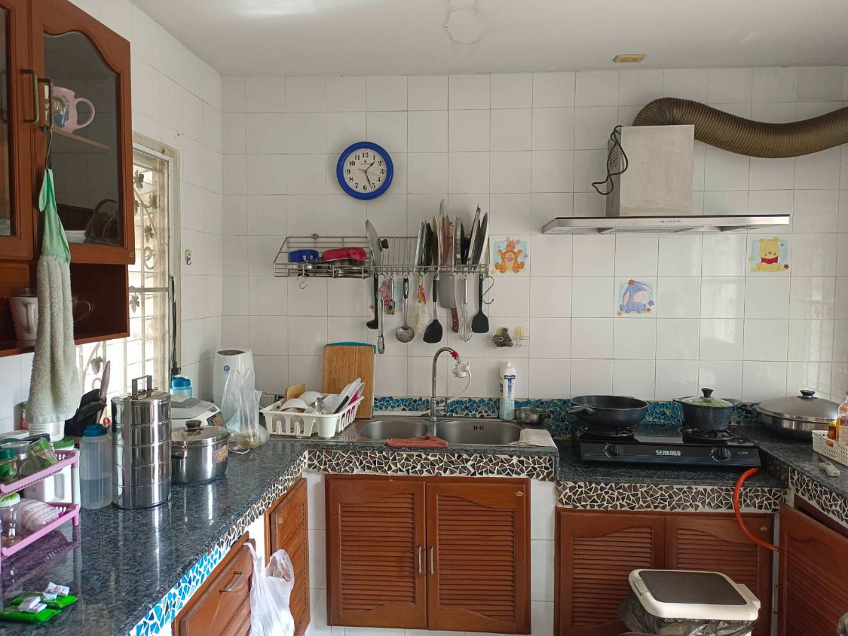 picture Two-storey 4-bedroom detached house for sale in Lalin Greenville Compound, near 5 minute walk from Ban Thap Chang Airport Rail link station - 7/9