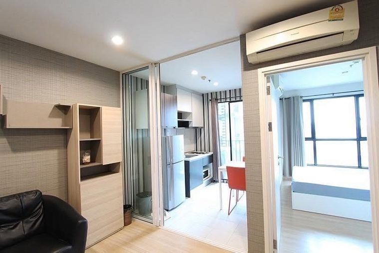 ‼️ 𝐅𝐎𝐑 𝐑𝐄𝐍𝐓 Pool view room, very good price ‼️ The Base Chaengwattana 🌟 Rent 9,500 baht/month Code #SB0725330 ☎️ Add Line @36condo