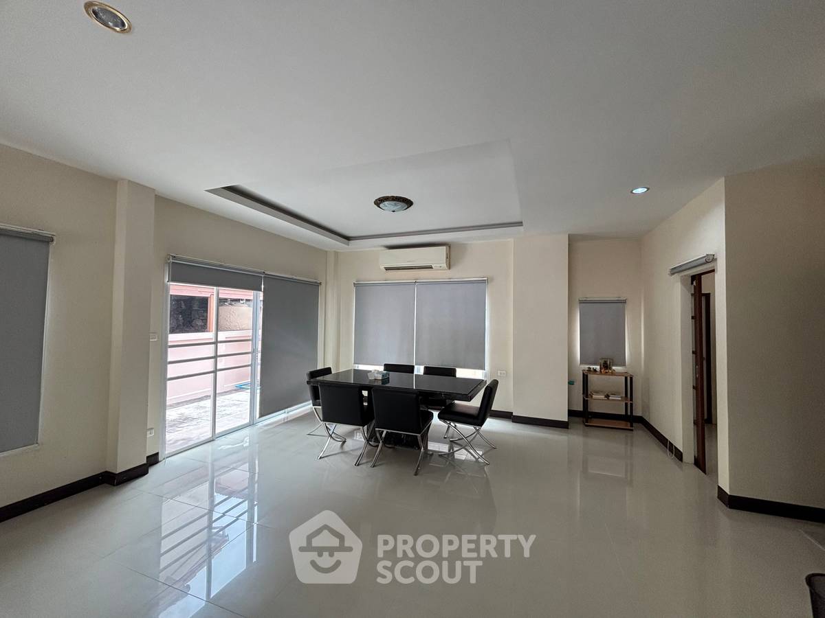 picture 3-BR House close to East Pattaya (ID 2219433) - 8/20