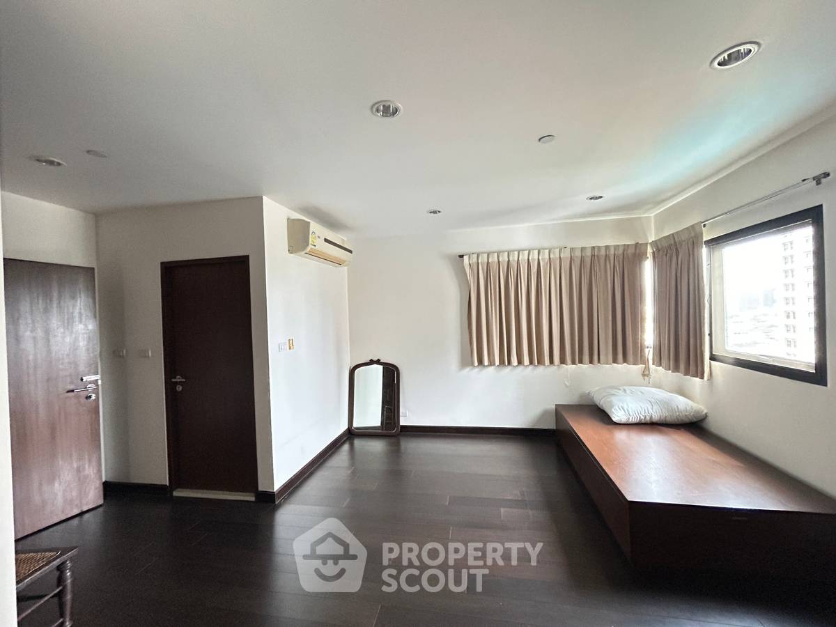 picture 2-BR Condo at Sathorn Gardens near MRT Si Lom (ID 2218532) - 6/11