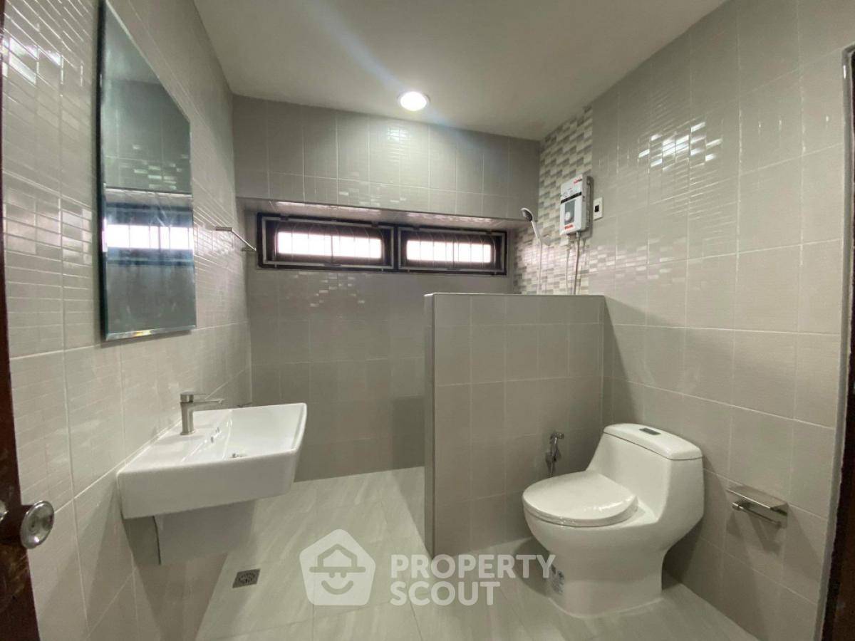 picture 4-BR House near MRT Tha Phra (ID 1593620) - 8/9